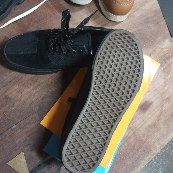 Vans - Picture 8 of 10